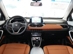 2017款1.5L 手动豪华型 内饰全景