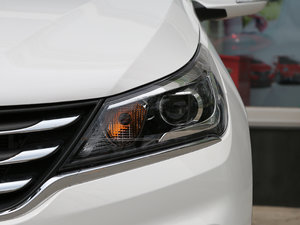 2017款1.5L 手动豪华型 大灯
