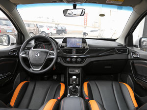 2017款1.5L 手动豪华型 内饰全景