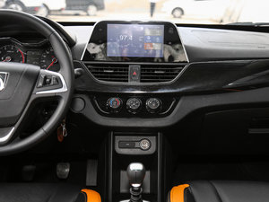 2017款1.5L 手动豪华型 中控台