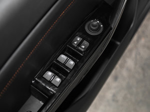 2017款1.5L 手动豪华型 主驾车窗控制区	