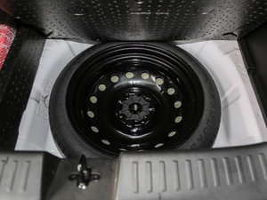 2017款1.5L 手动豪华型 备胎