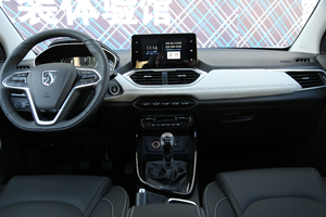 2018款1.5T 手动豪华型 国V 中控区