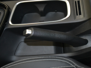 2018款1.5T 手动尊贵型 国V 驻车制动器