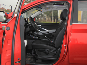 2018款1.8L AMT豪华型 国V 前排空间
