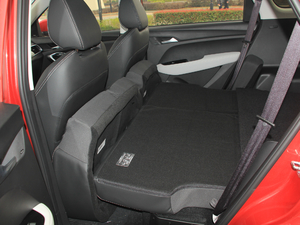 2018款1.8L AMT豪华型 国V 后排座椅放倒