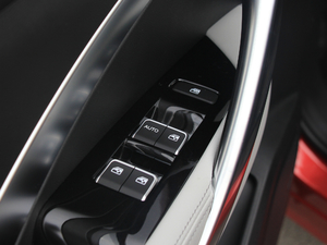 2018款1.8L AMT豪华型 国V 主驾车窗控制区	