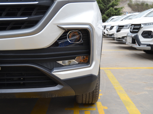 2018款1.5T 手动精英型 国V 前雾灯