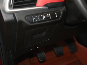 2018款1.5T 手动精英型 国V 中控区