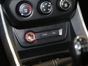 2018款1.5T 手动精英型 国V 中控区