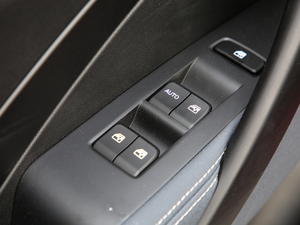 2018款1.5T 手动舒适型 国V 主驾车窗控制区	
