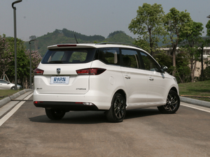 2018款1.5L 手动豪华型 国V 整体外观