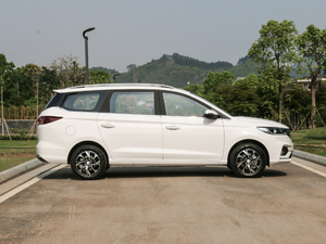 2018款1.5L 手动豪华型 国V 整体外观
