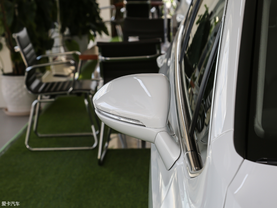 2018ߠ򡤼 230TSI ԄӺA