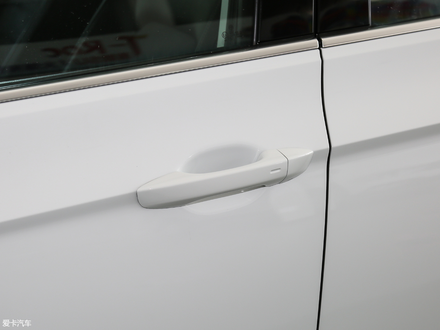 2018ߠ򡤼 230TSI ԄӺA