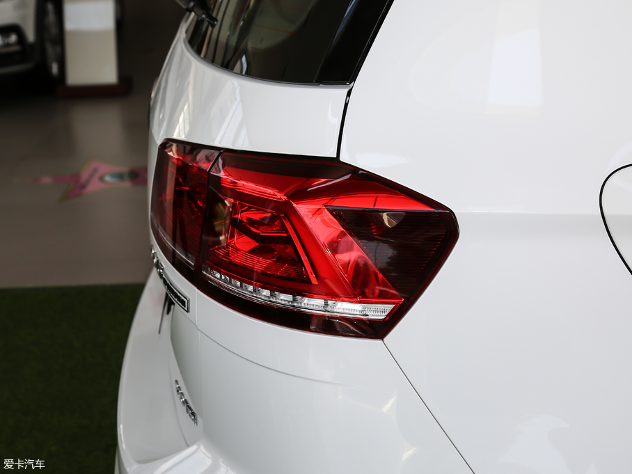 2018ߠ򡤼 230TSI ԄӺA