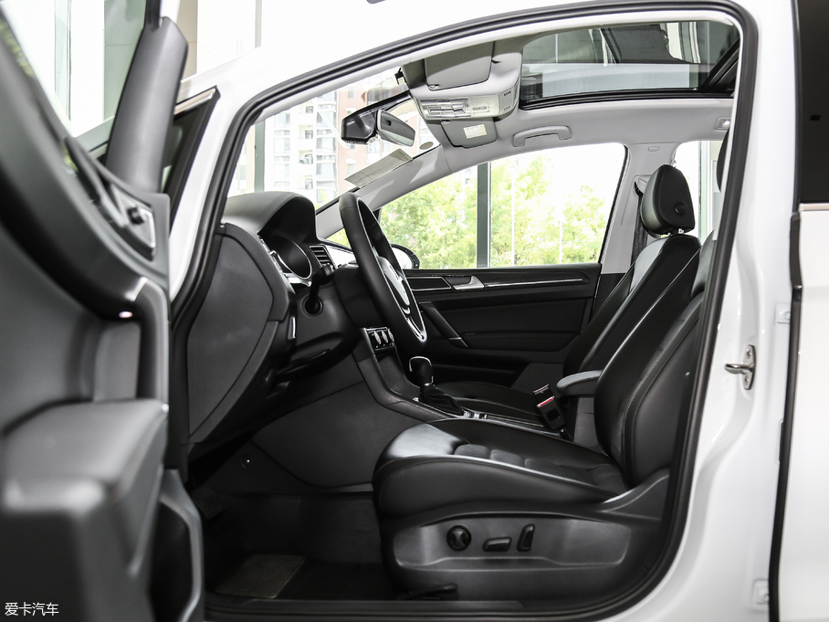 2018ߠ򡤼 230TSI ԄӺA