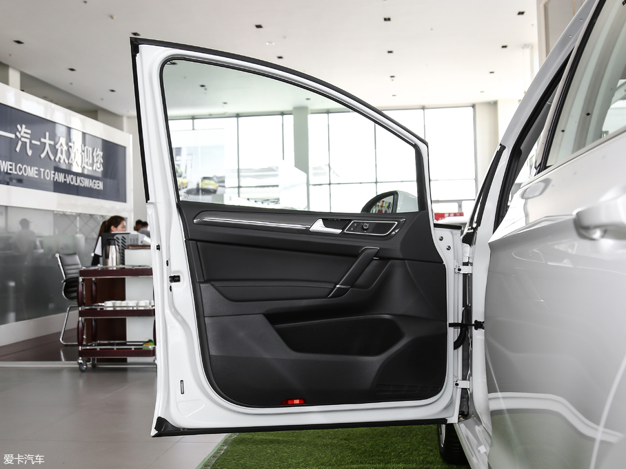 2018ߠ򡤼 230TSI ԄӺA