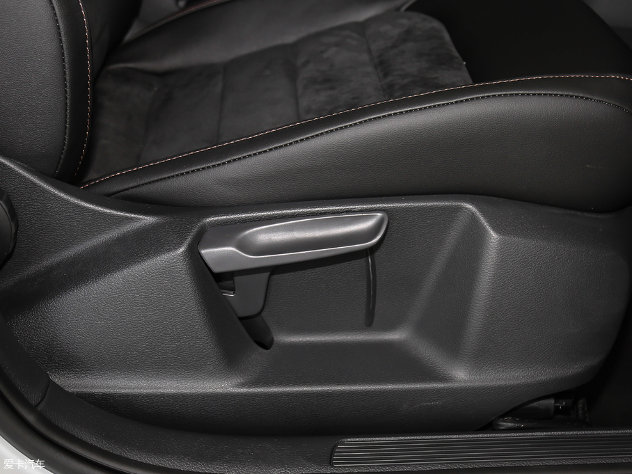 2018ߠ򡤼 230TSI ԄӺA