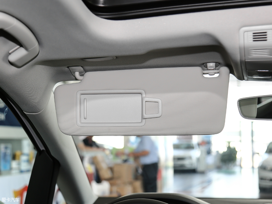 2018ߠ򡤼 230TSI ԄӺA