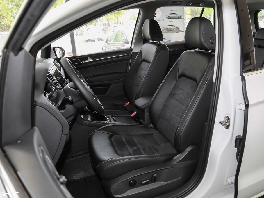 2018ߠ򡤼 230TSI ԄӺA