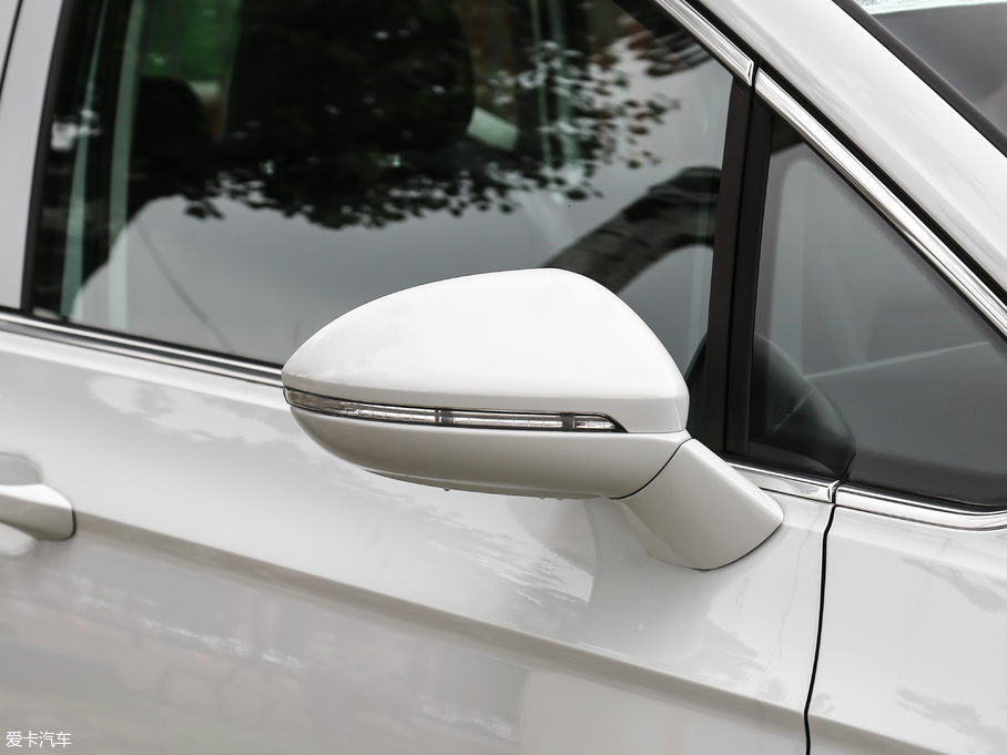 2018��ߠ��򡤼��� 2����o��� 230TSI �ԄӺ��A��