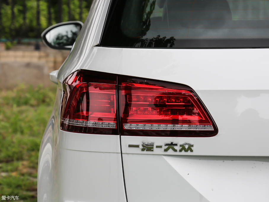 2018��ߠ��򡤼��� 2����o��� 230TSI �ԄӺ��A��