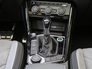 2019380TSI R-Line V QU