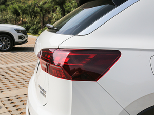 2019380TSI R-Line V ^