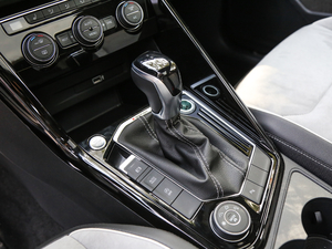 2019380TSI (q)R-Line (gu)V QU