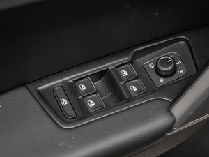 2019330TSI A V {܇ƅ^	