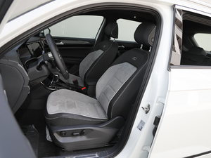 2019380TSI (q)R-Line VI {