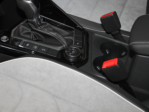 2019380TSI R-Line VI п؅^