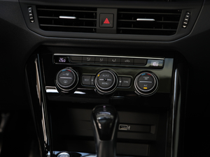 2019380TSI (q)R-Line VI {(dio){(dio)(ji)