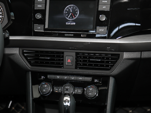 2019Ŀ 1.5L Ԅ(dng)Ӣ (gu)VI {(dio)L(fng)