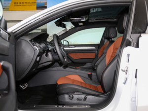 2019款330TSI 魅颜版 国V 前排空间