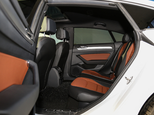 2019款380TSI 魅颜版 国V 后排空间