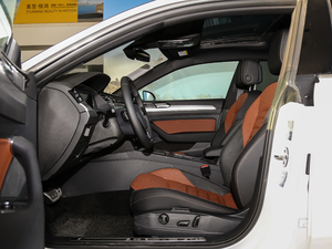 2019款380TSI 魅颜版 国V 前排空间