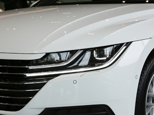 2019款330TSI 魅颜版 国VI 大灯