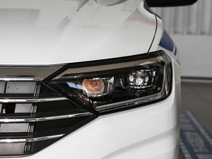 2019款280TSI DSG舒适型 国V 大灯