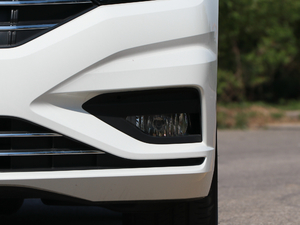 2019款200TSI DSG舒适型 国V 前雾灯