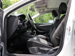 2019款200TSI DSG舒适型 国V 前排空间