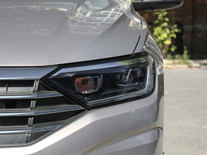 2019款200TSI DSG舒适型 国VI 大灯