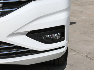2019款280TSI DSG舒适型 国VI 前雾灯