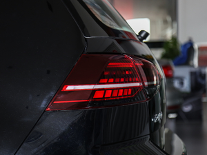 2019280TSI DSG R-Line V ^