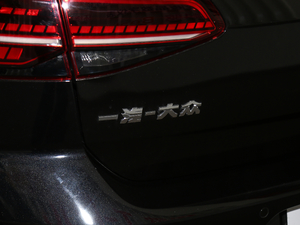 2019280TSI DSG R-Line V ^