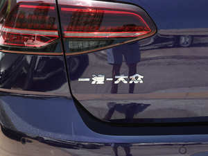 2019280TSI DSG R-Line VI ^