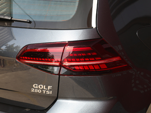 2019280TSI DSG R-Line VI ^