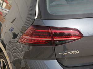 2019280TSI DSG R-Line VI ^