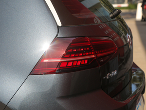 2019280TSI DSG R-Line VI ^